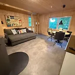 Semesterbostad Waldhaus Am Mit Wasserzugang *